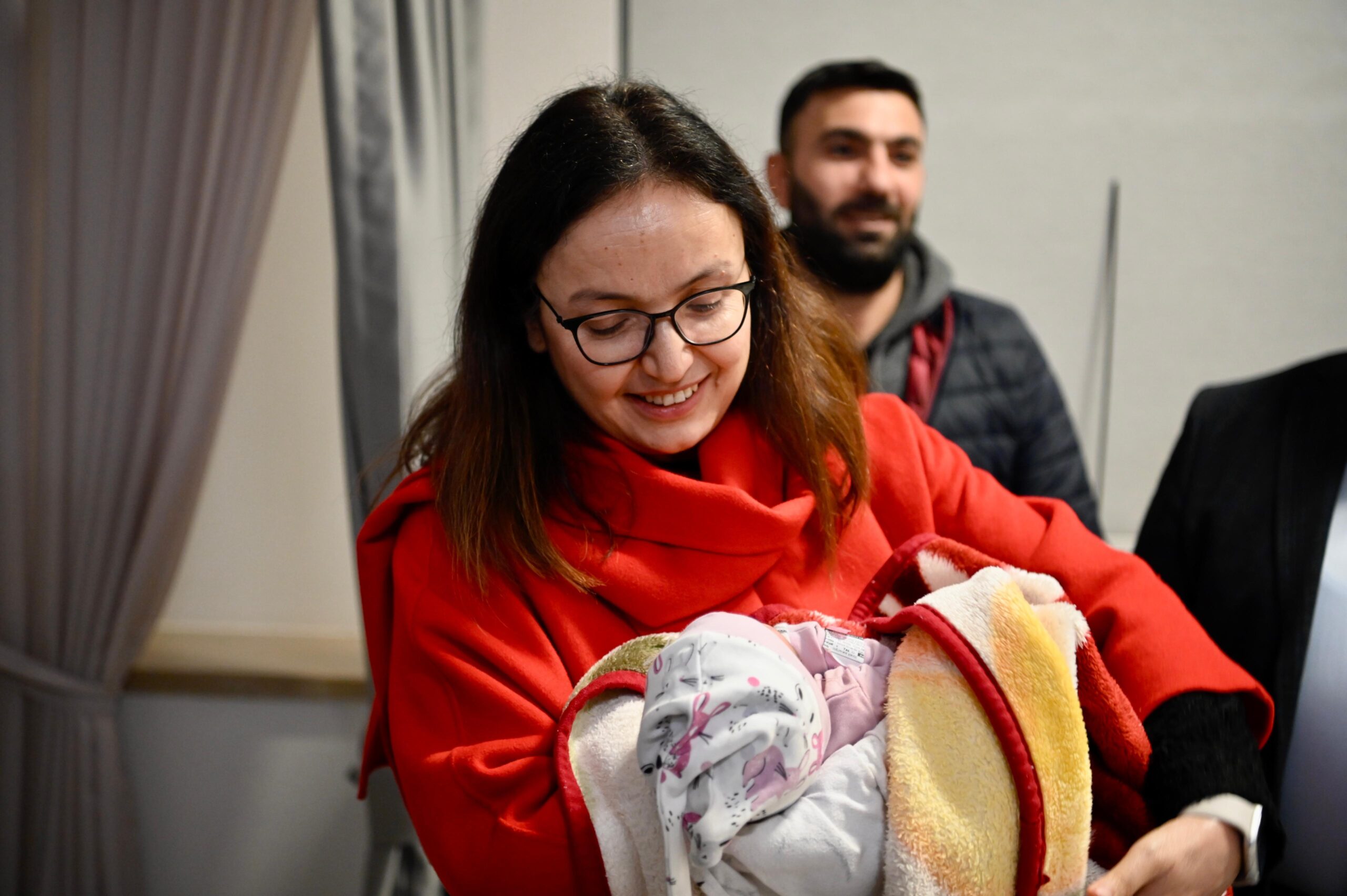 Yalova Valisi Dr. Hülya Kaya, Yılbaşı Gecesi Görev Başındakileri Ziyaret Etti