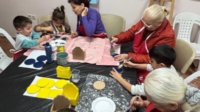Yaşlılar ve Çocuklar Aynı Çatı