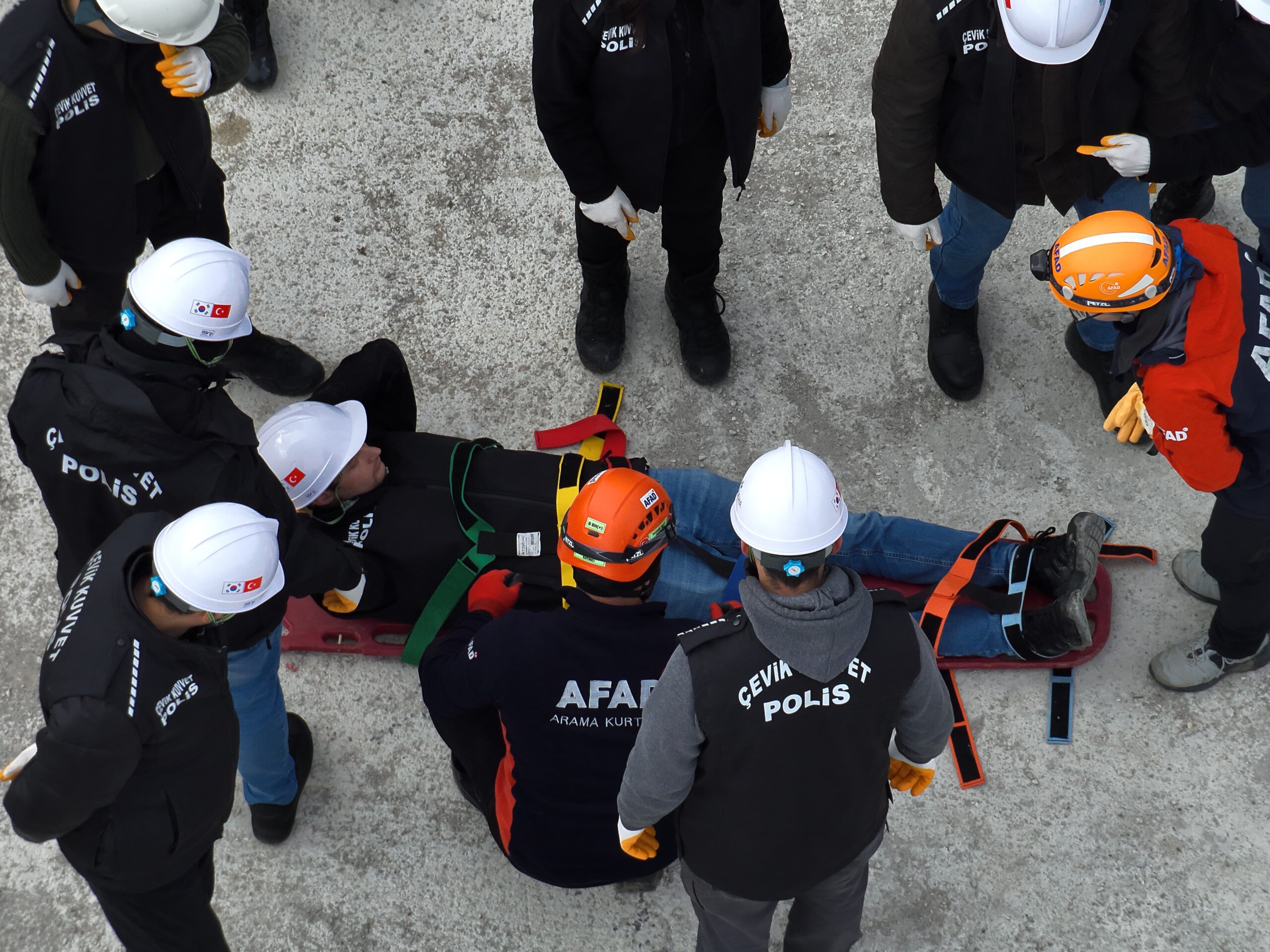 Yalova’da Çevik Kuvvet Personeline Enkazda Arama Kurtarma Eğitimi Verildi