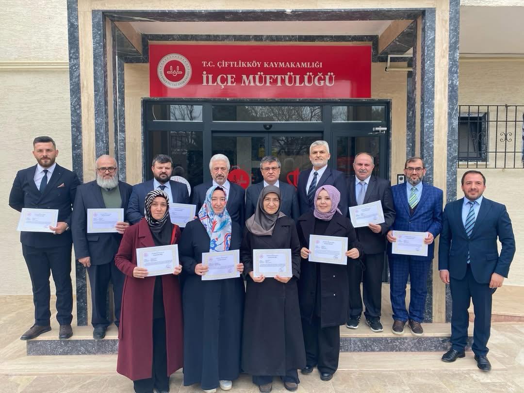 Kadir Gecesi’nde Anlamlı Ödül: Çiftlikköy Müftülüğü Personeline Başarı Belgesi