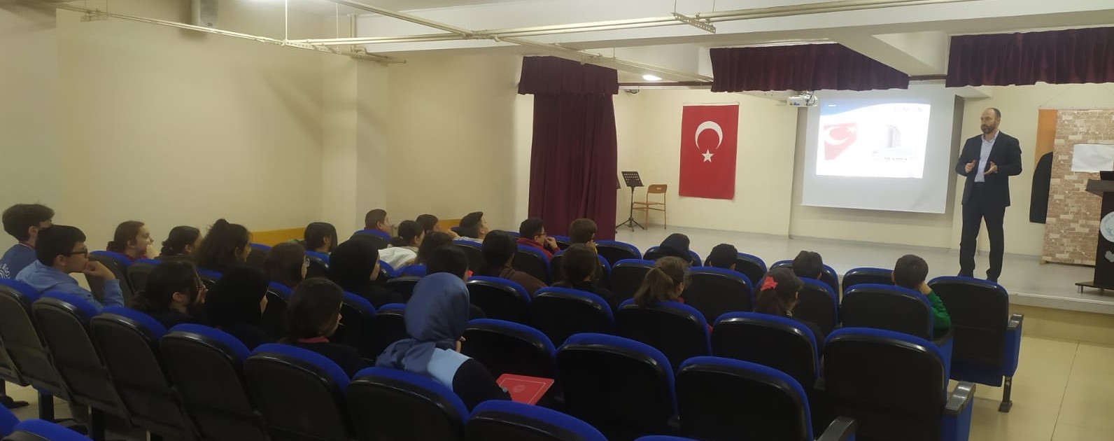 İŞKUR’dan Öğrencilere Meslek Seçimi Eğitimi: Ortaokullarda Rehberlik Seminerleri Başladı