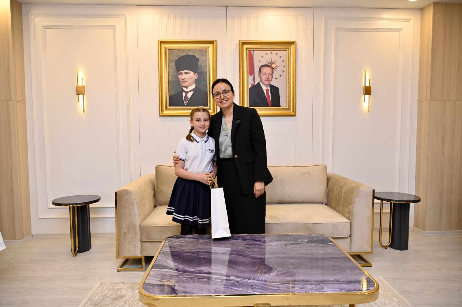 Vali Dr. Hülya Kaya’dan 23 Nisan Mesajı: “Bir Çocuk, Bir Milletin Kaderini Değiştirebilir”