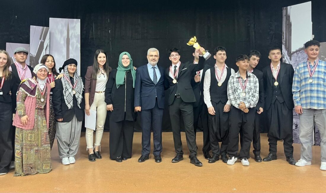 Genç Yetenekler Tiyatro Sahnesinde