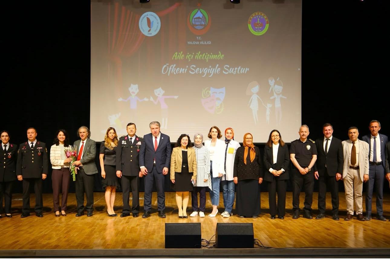 Yalova’da “Öfkeni Sevgiyle Sustur” Tiyatro Gösterisi Büyük İlgi Gördü