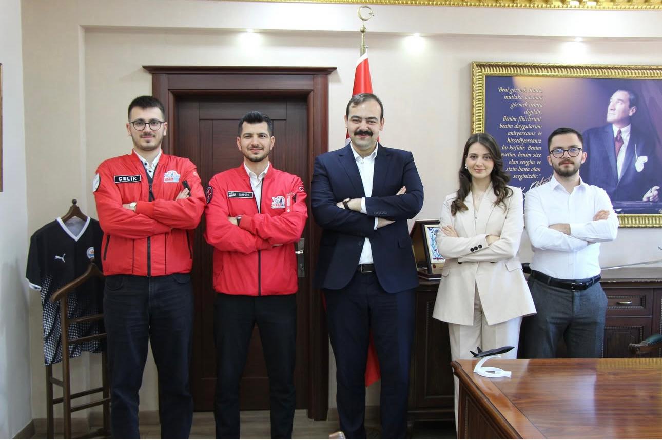 Armutlu’nun Teknolojik Geleceği İçin Güçlü Adımlar: Türkiye Teknoloji Takımı Vakfı’ndan Kaymakamlık Ziyareti