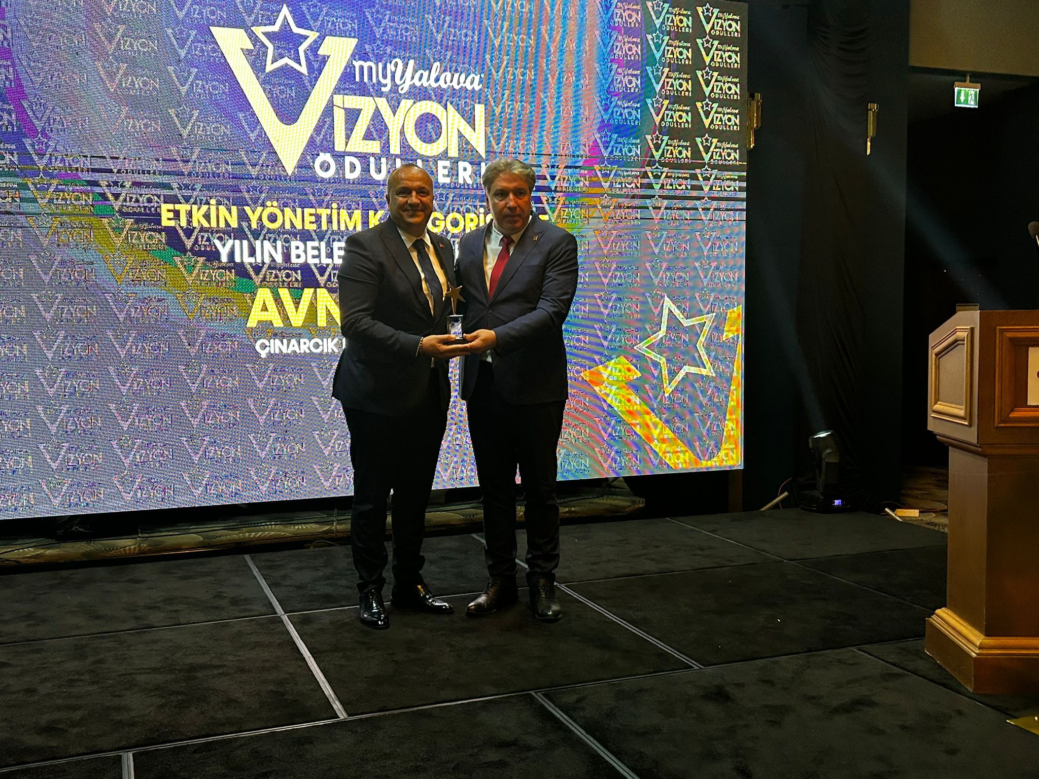Başkan Avni Kurt’a “Etkin Yönetim” Ödülü
