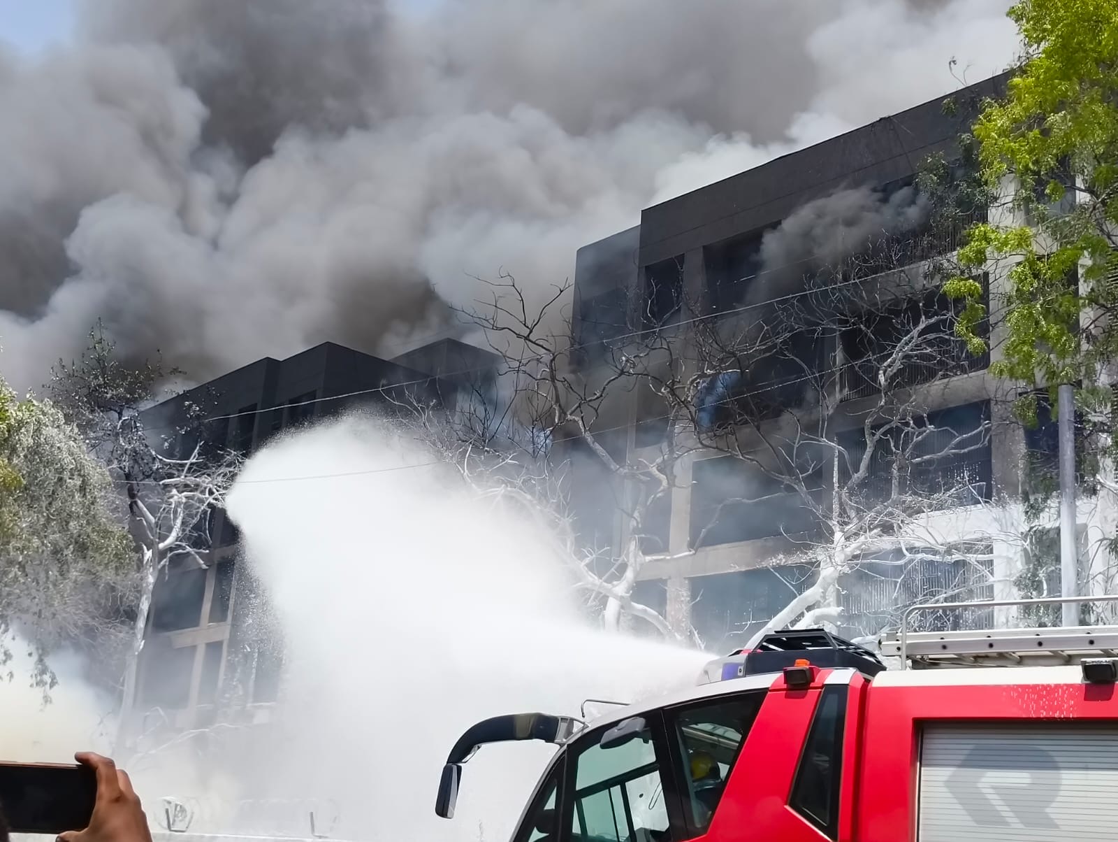 Hindistan’da Düşen Uçağın Karakutularından Veriler Güvenle Çıkarıldı