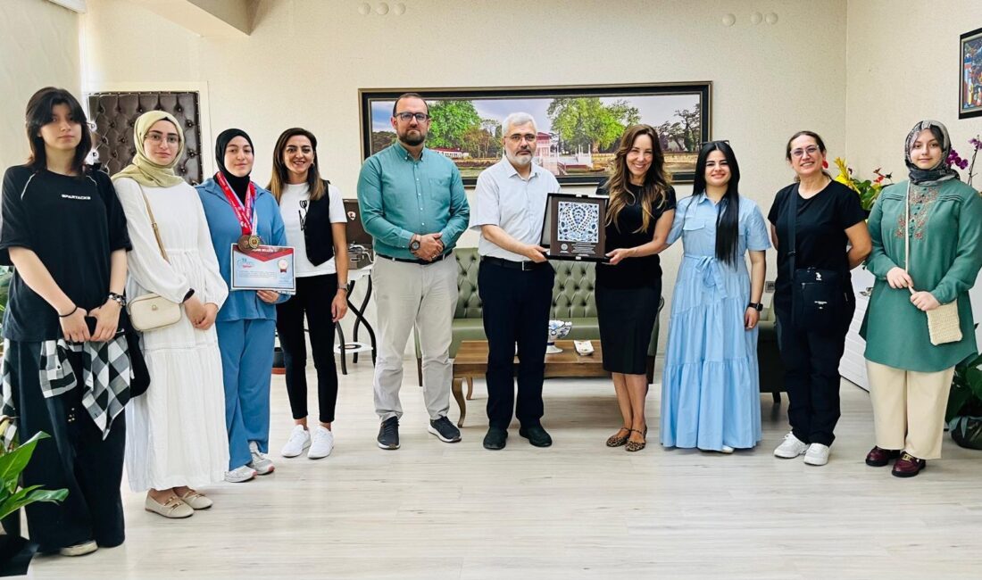 Akademik Başarının Ötesine Geçen