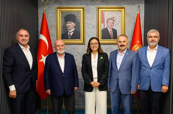 Eski Milletvekili Feyzullah Kıyıklık’tan Yalova Valisi Dr. Hülya Kaya’ya Ziyaret