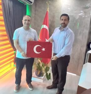 Türk Bayrağı Tiftikte, Tarih Ciltte