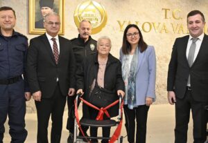 El Ele Vakfı Başkanı’ndan Yalova Valisi Dr. Hülya Kaya’ya Övgü Dolu Sözler
