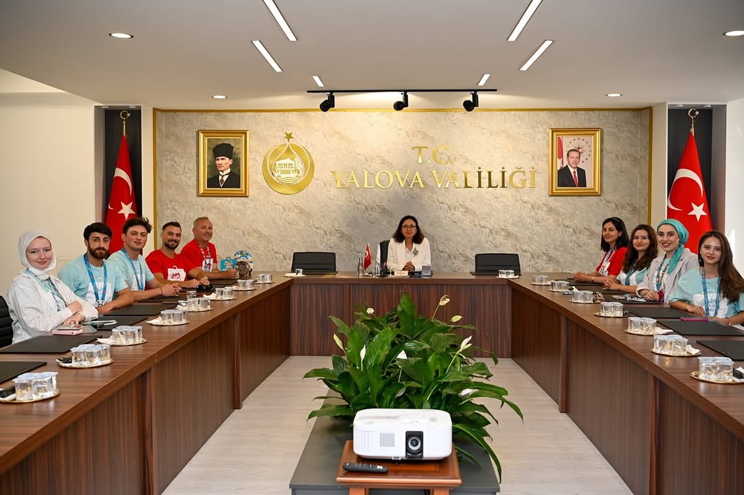 Avrupa Ziyaretlerini Tamamlayan Türkiye Gençlik Otobüsü Ekibi, Yalova Valisi Hülya Kaya’yı Ziyaret Etti