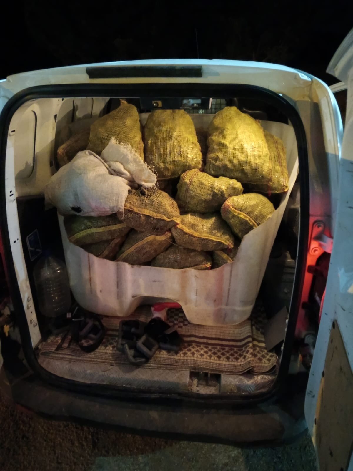 Armutlu’da Yol Kontrolünde 500 Kilo Kaçak Midye Ele Geçirildi