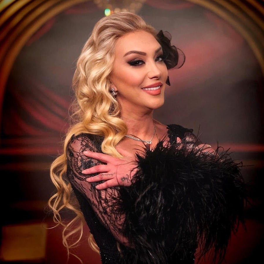 Şarkıcı Güllü, Yalova’da Balkondan Düşerek Hayatını Kaybetti