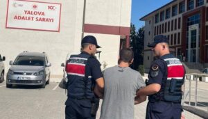 Yalova’da Hırsızlık ve Yağma Suçlarından Aranan 2 Kişi Yakalandı