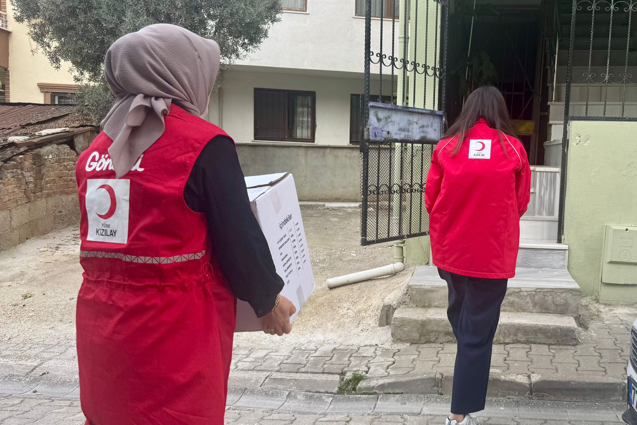 Kızılay Kadın Ekiplerinden 17 Ekim Dünya Yoksullukla Mücadele Günü’nde Anlamlı Ziyaret