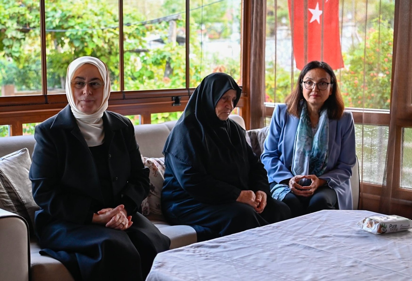 Vali Hülya Kaya ve Protokolden Şehit Annesine Taziye Ziyareti