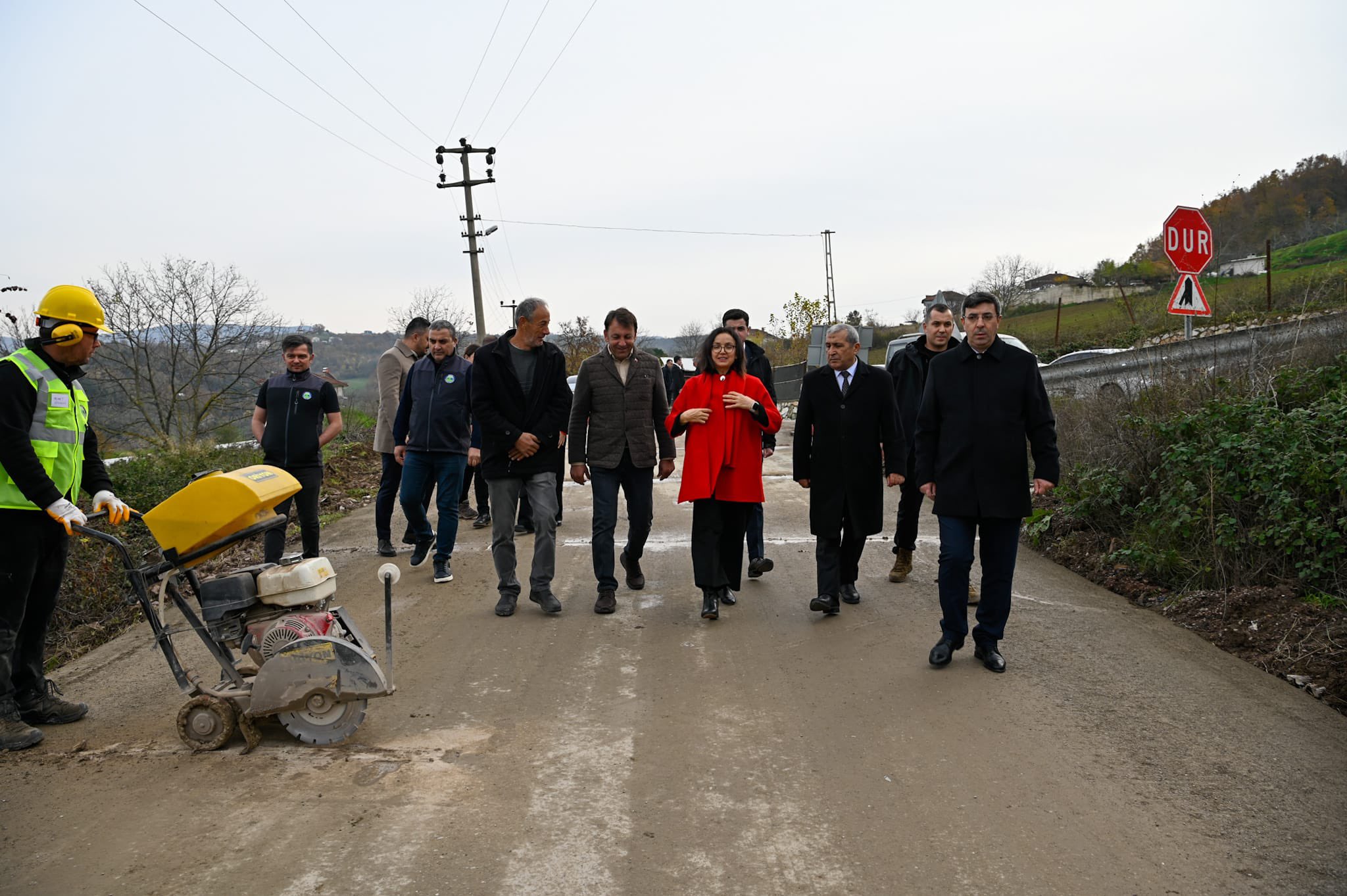 Yalova Valisi Kaya, Kirazlı Köyü Beton Yol Çalışmalarını İnceledi