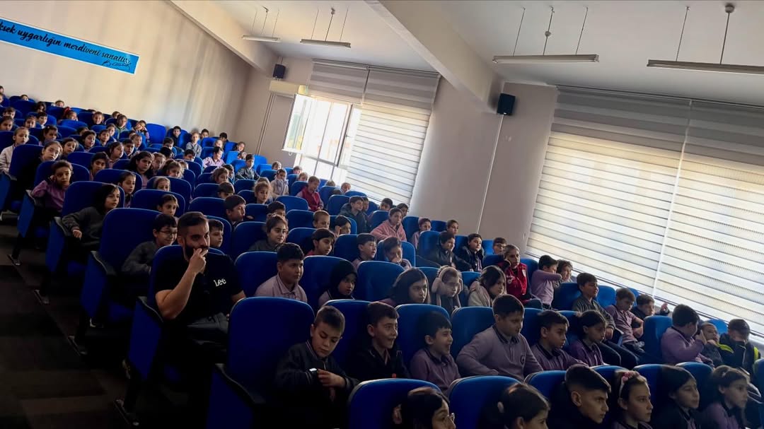 Yalova’da İlkokul Öğrencilerine Kızılaycılık ve Afet Farkındalığı Eğitimi