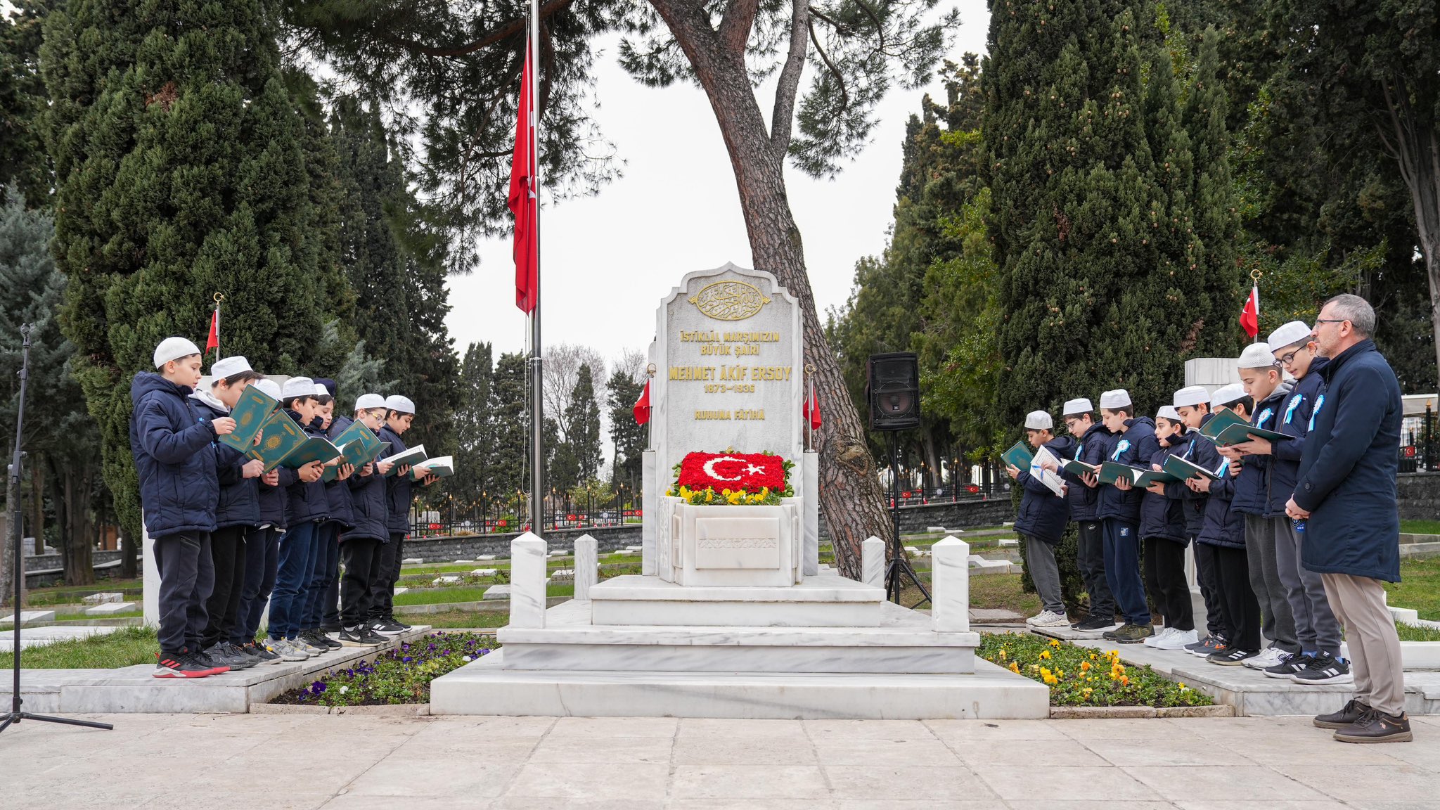 İstanbul’da Mehmet Akif Ersoy Kabri Başında Anıldı