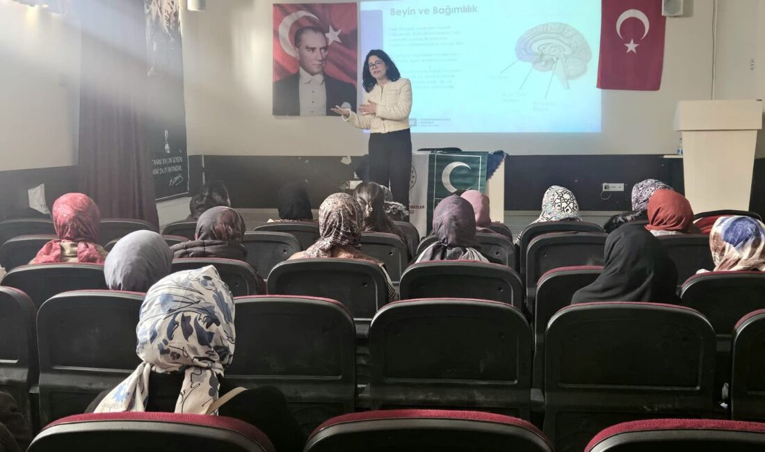 Uzmanlar Tarafından Toplumun Farklı