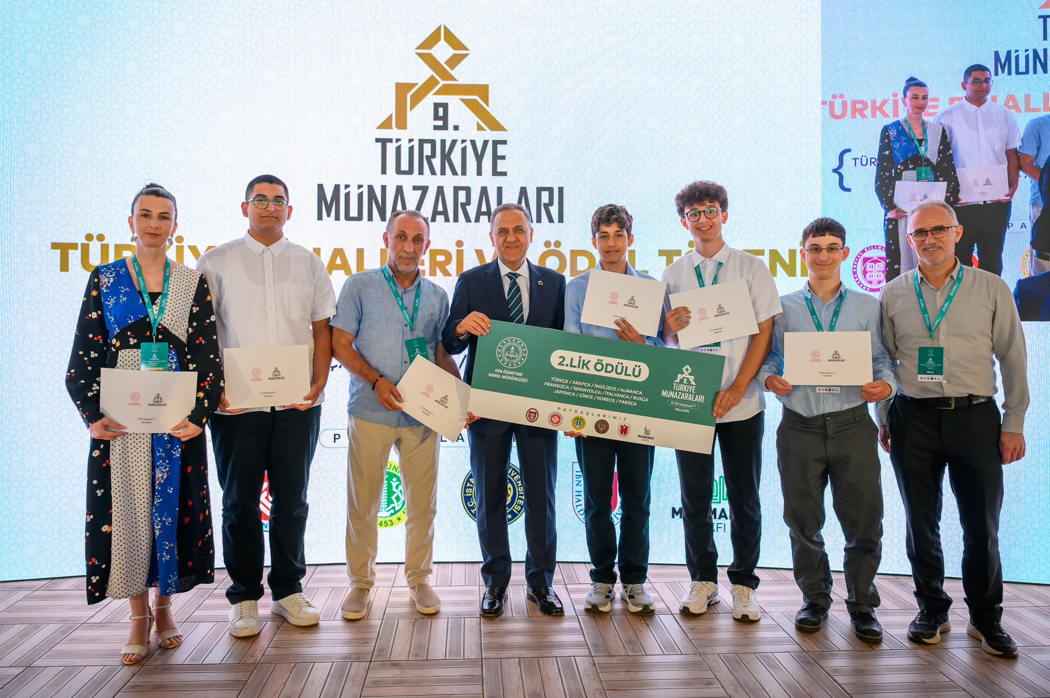 Yalova Valisi Usta Ve MEB Bakan Yardımcısı Ökten 9. Türkiye Münazaraları Ödül Töreni’ne Katıldı