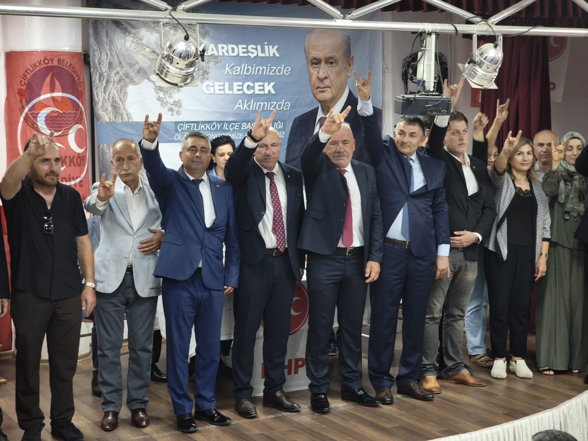 MHP Çiftlikköy İlçe Teşkilatında Bayrak Değişimi: Yeni Başkan Ahmet Savaş Öztürk Oldu