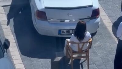 Yalova’da bir kafenin önünde sandalyeye